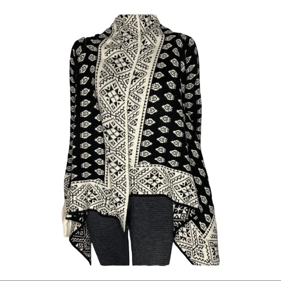 Romeo t Juliet couture Open Asymmetrical Sweater M - Picture 1 of 7